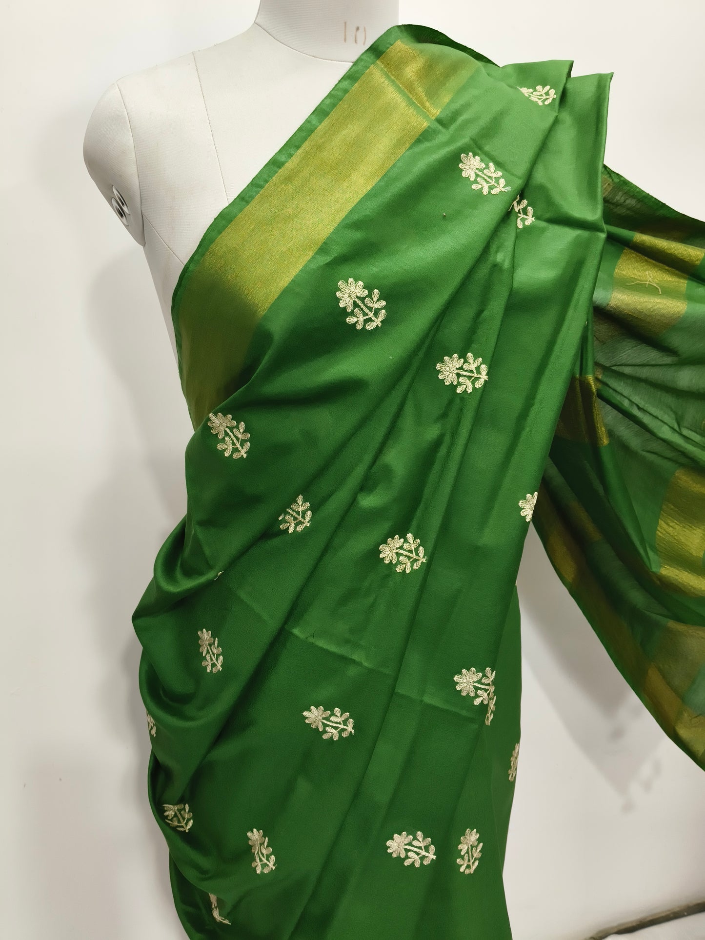 Green Kota Viscose saree with matching blouse piece - Roomz Fashion