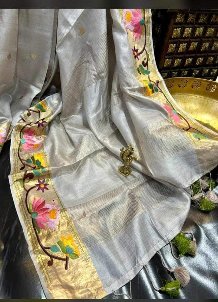 Light gray Tussar silk saree with golden zari border - Silk Mark certified - Roomz Modern Collection