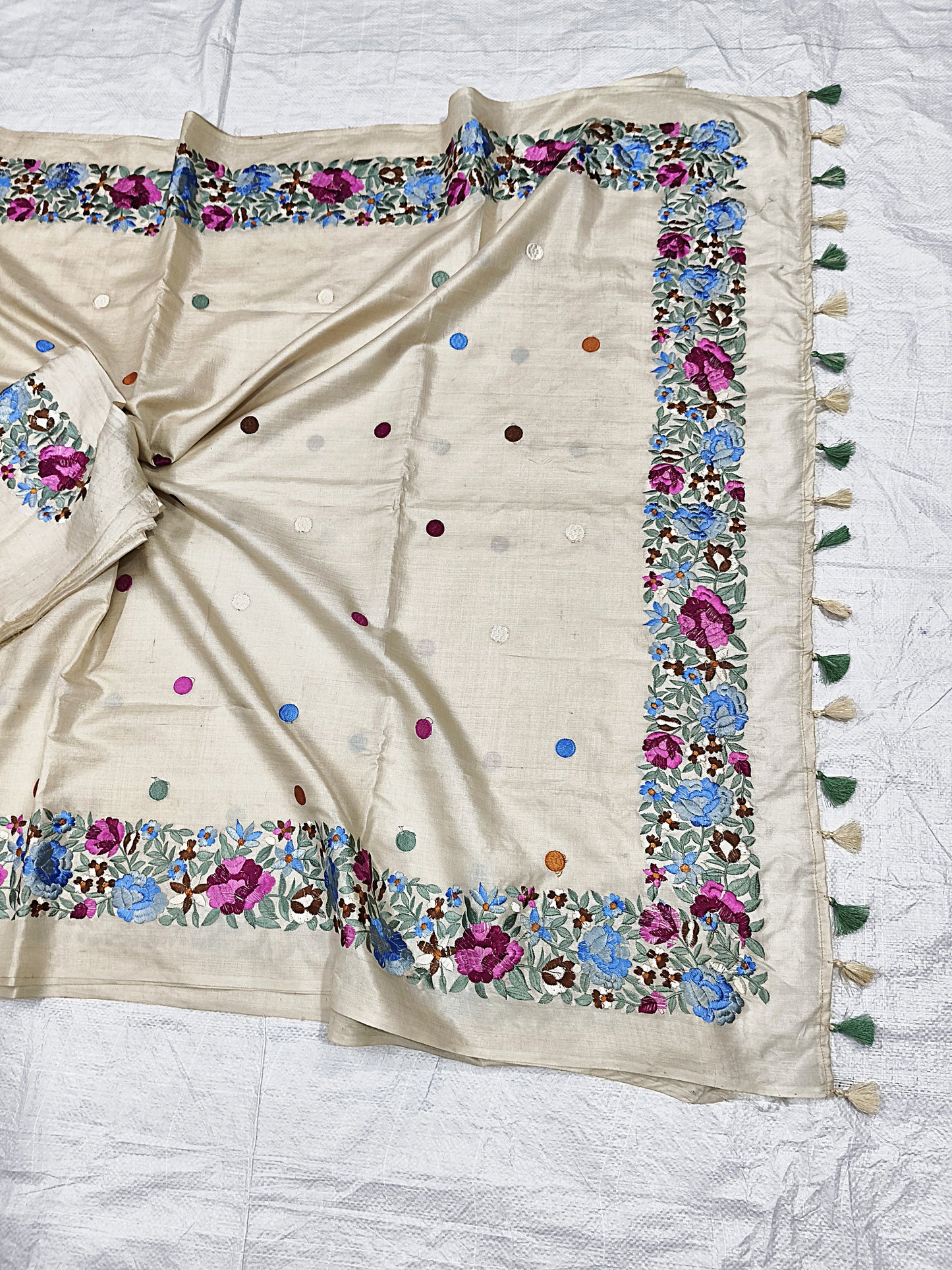 Silk Mark certified off-white Tussar Pallu of Saree - Roomz Fashion