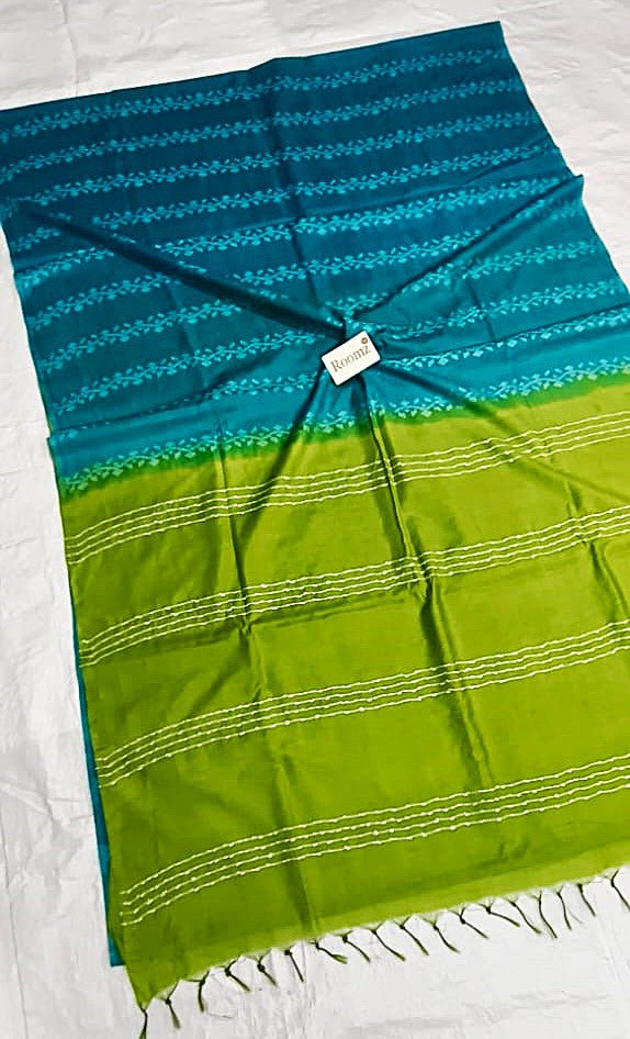 Close-up of Dobi weaving texture on turquoise Organza Viscose saree - Roomz Fashion