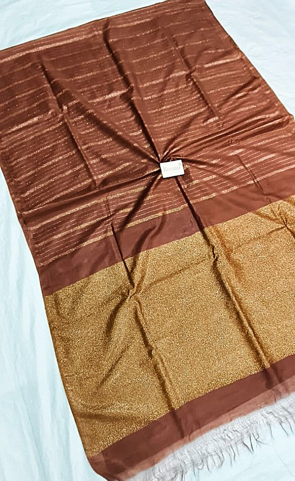 Close-up of weaving texture on brown Organza Viscose saree - Roomz Fashion