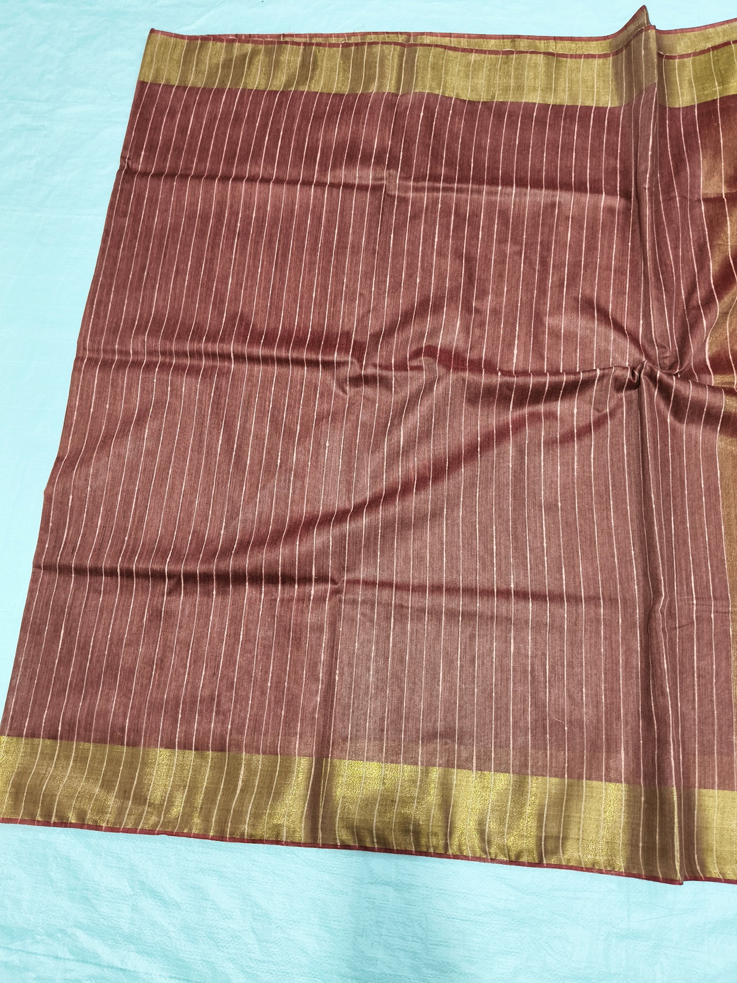 "Close-up of weaving texture on maroon Organza Viscose saree - Roomz Fashion