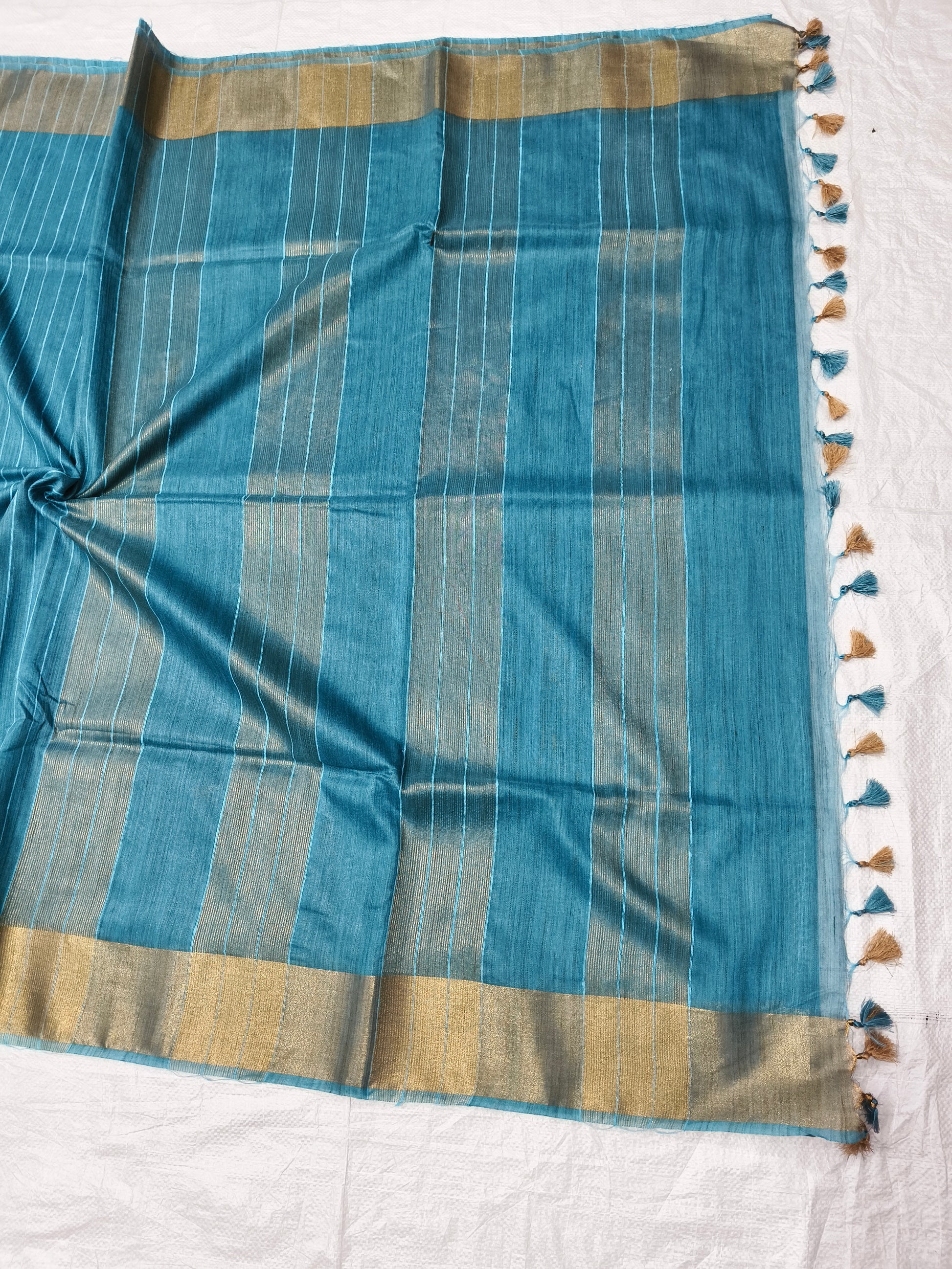 Close-up of weaving texture on turquoise Organza Viscose saree - Roomz Fashion