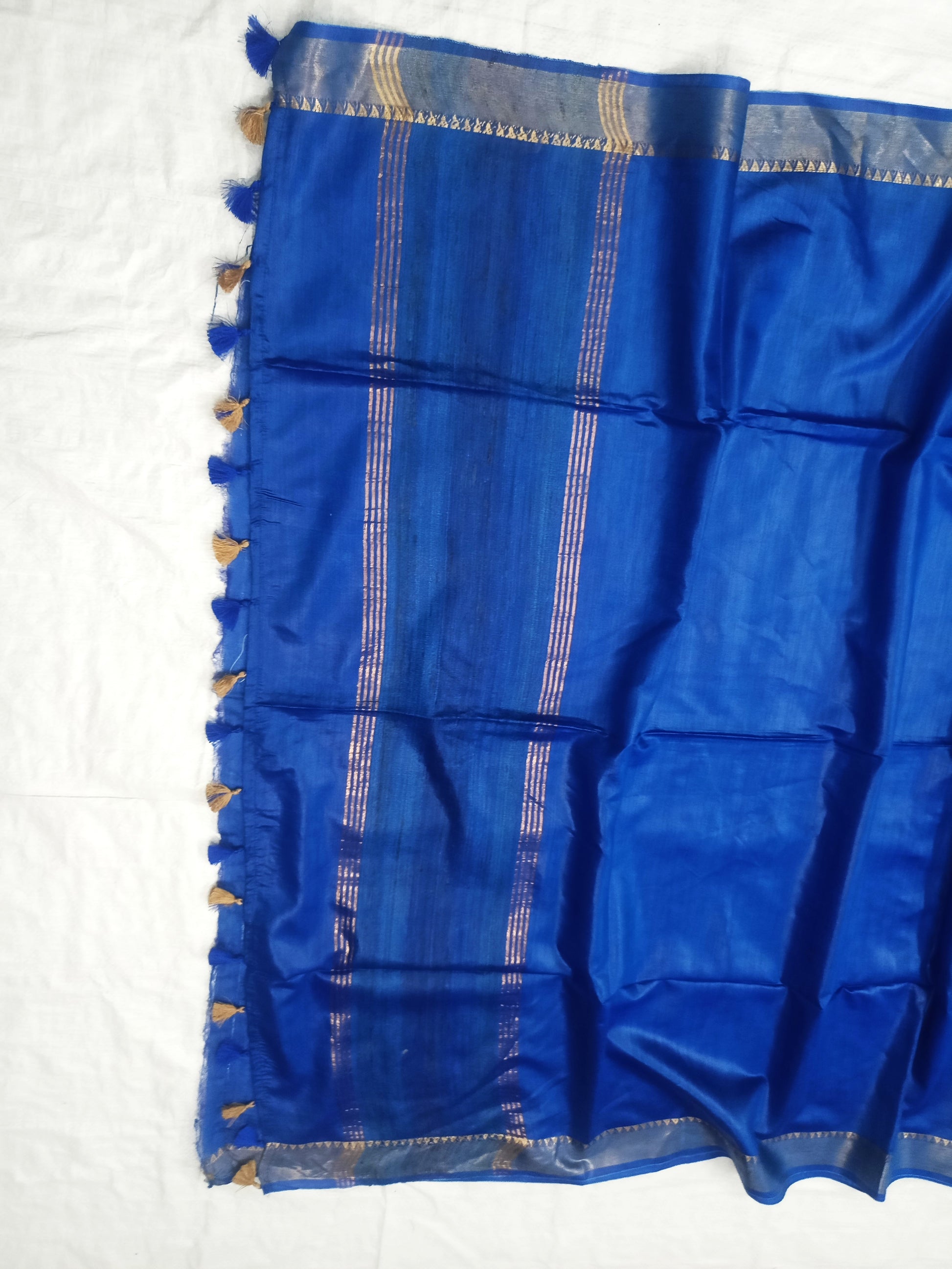Premium royal blue silk saree with matching blouse piece - Roomz