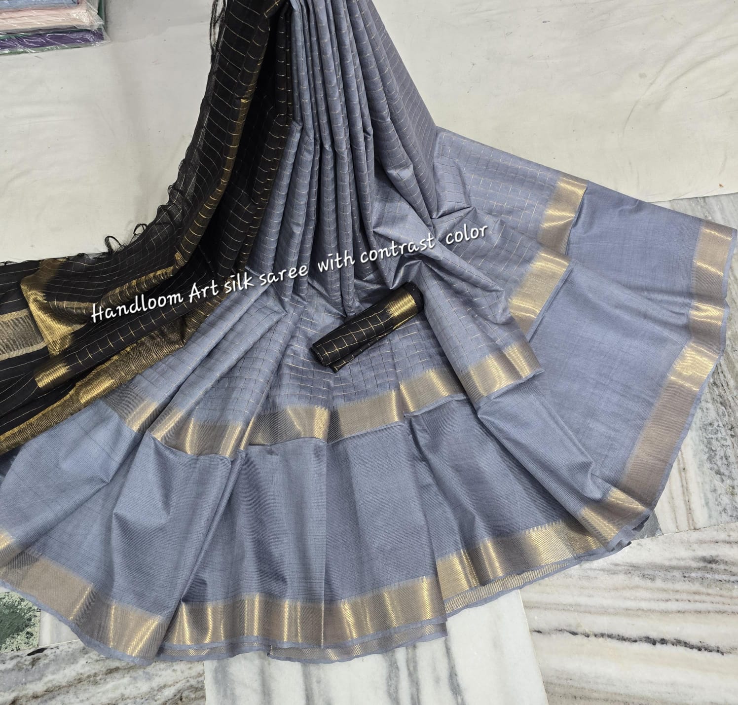2-inch golden zari border detail