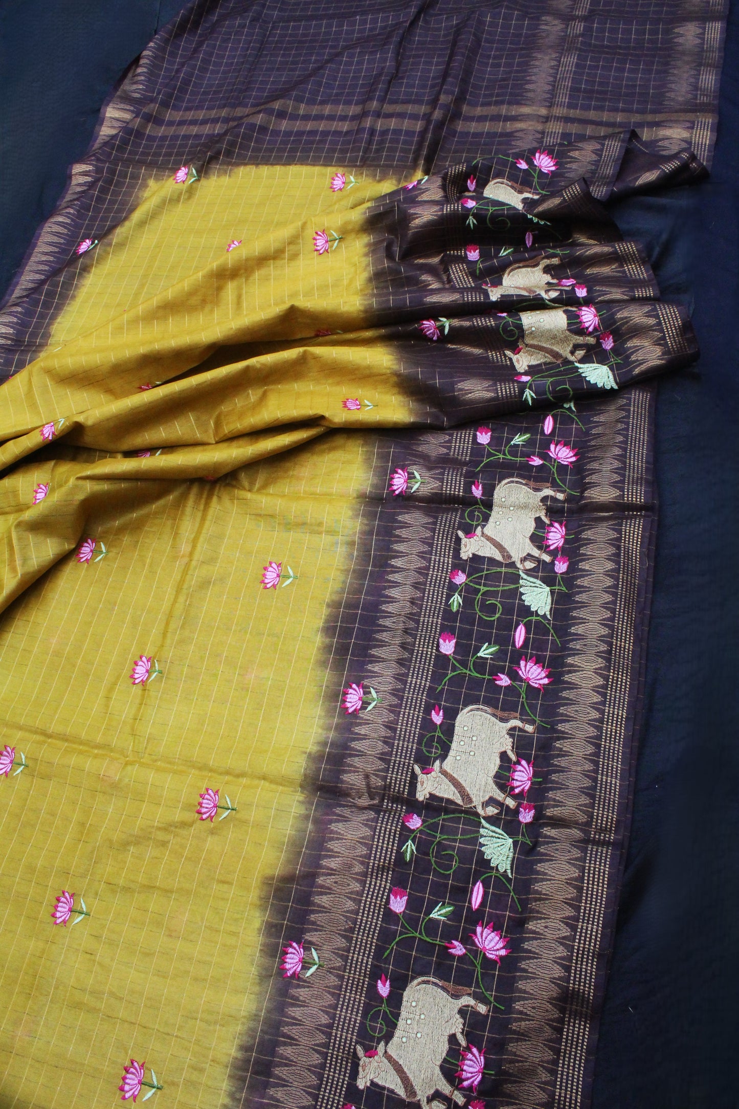 Close-up of yellow-to-brown transition with embroidery