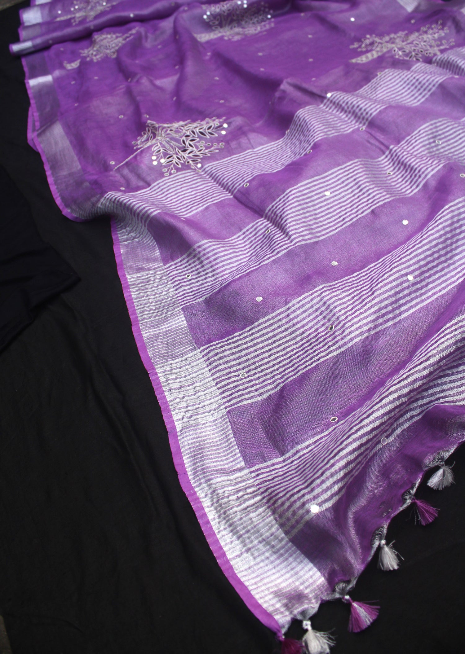 Purple tissue linen saree with silver zari border - Roomz Fashion