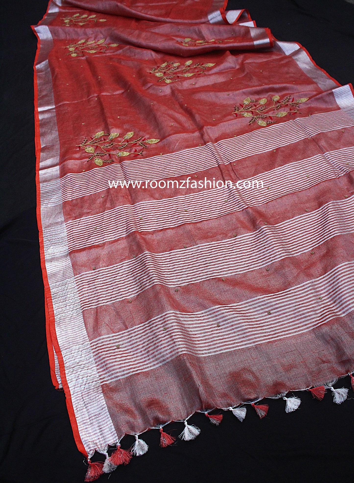 Orange tissue linen saree with silver zari border - Roomz