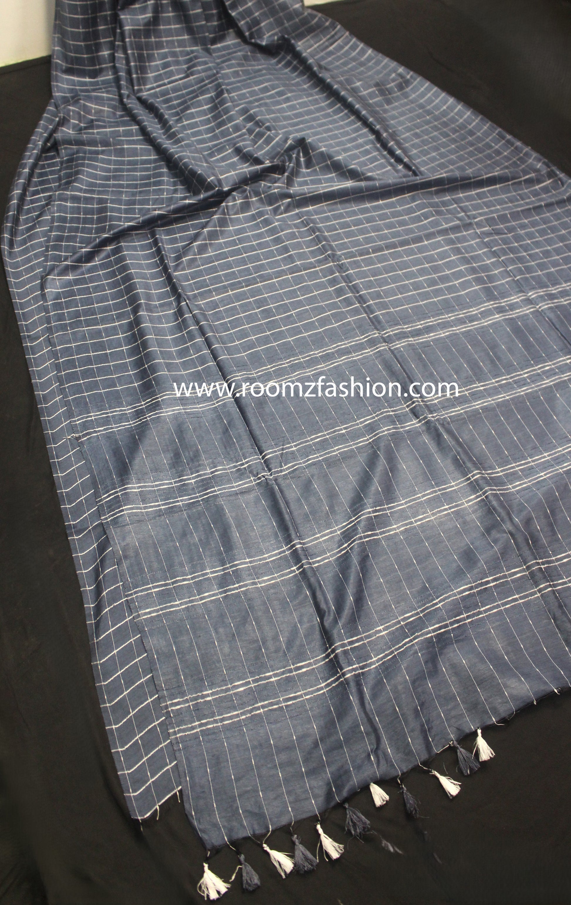 Traditional Check Weave Detail on Gray Art Silk Saree