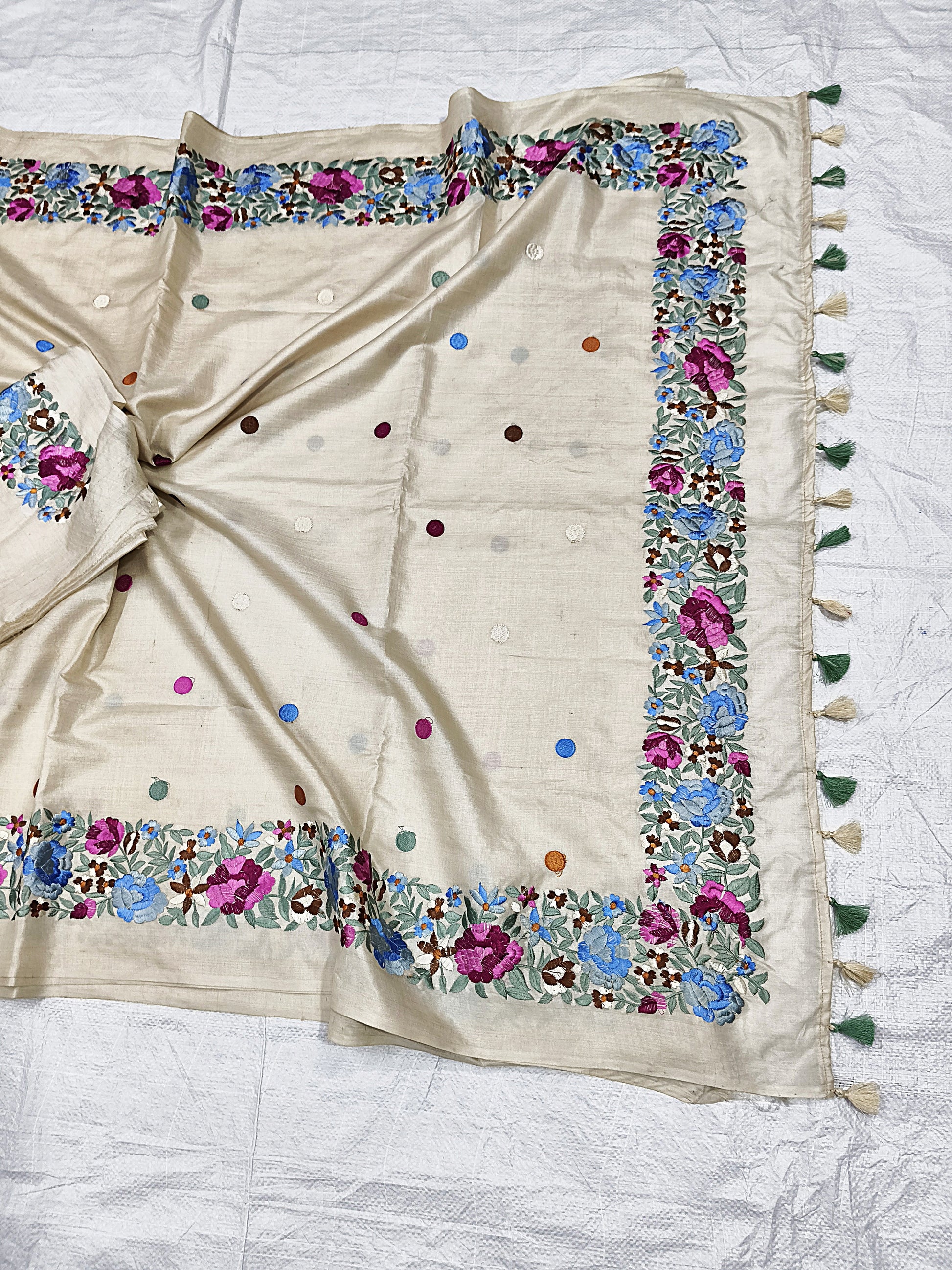 Silk Mark certified off-white Tussar Pallu of Saree - Roomz Fashion