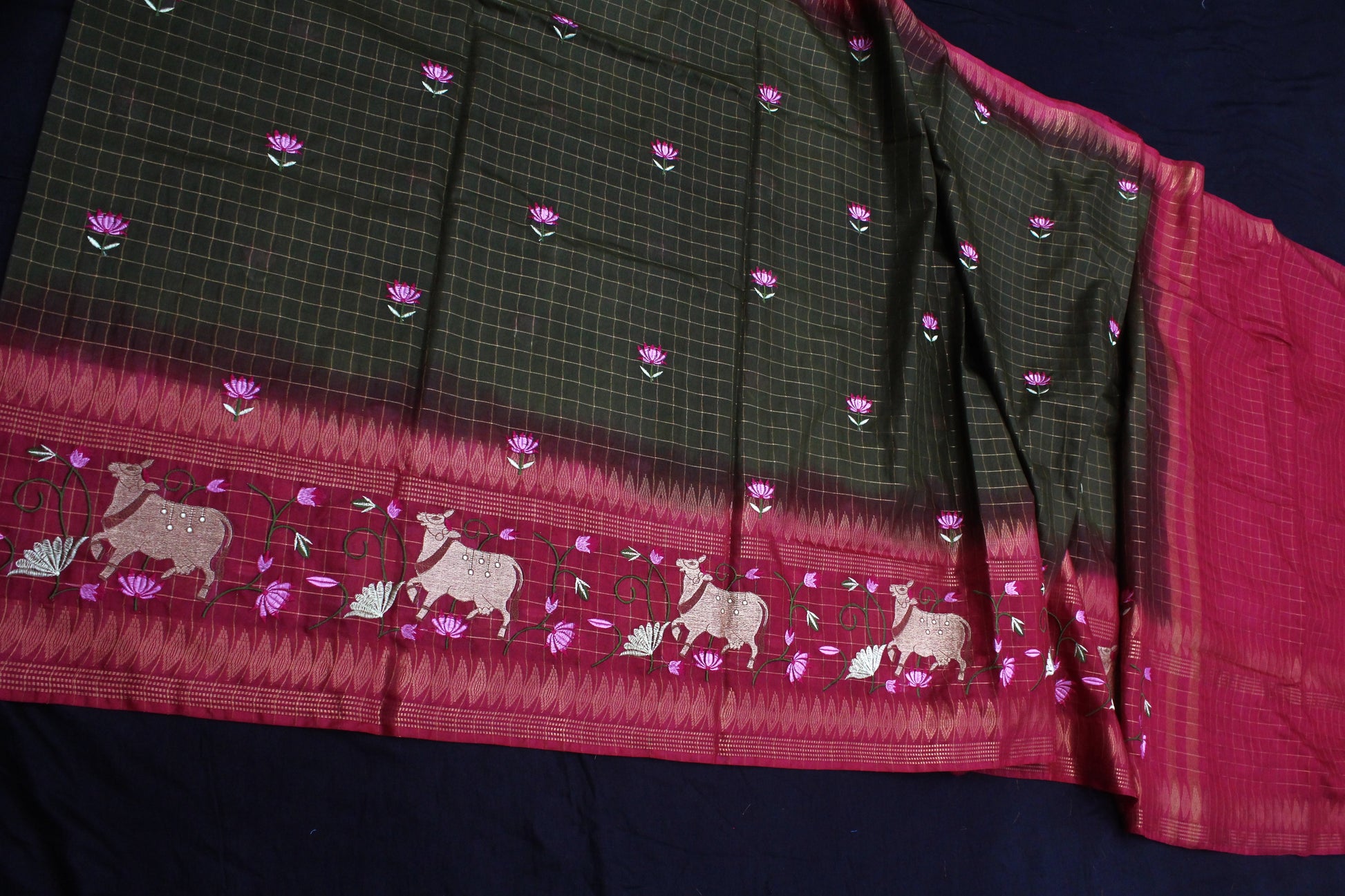Golden zari border on dual-tone saree