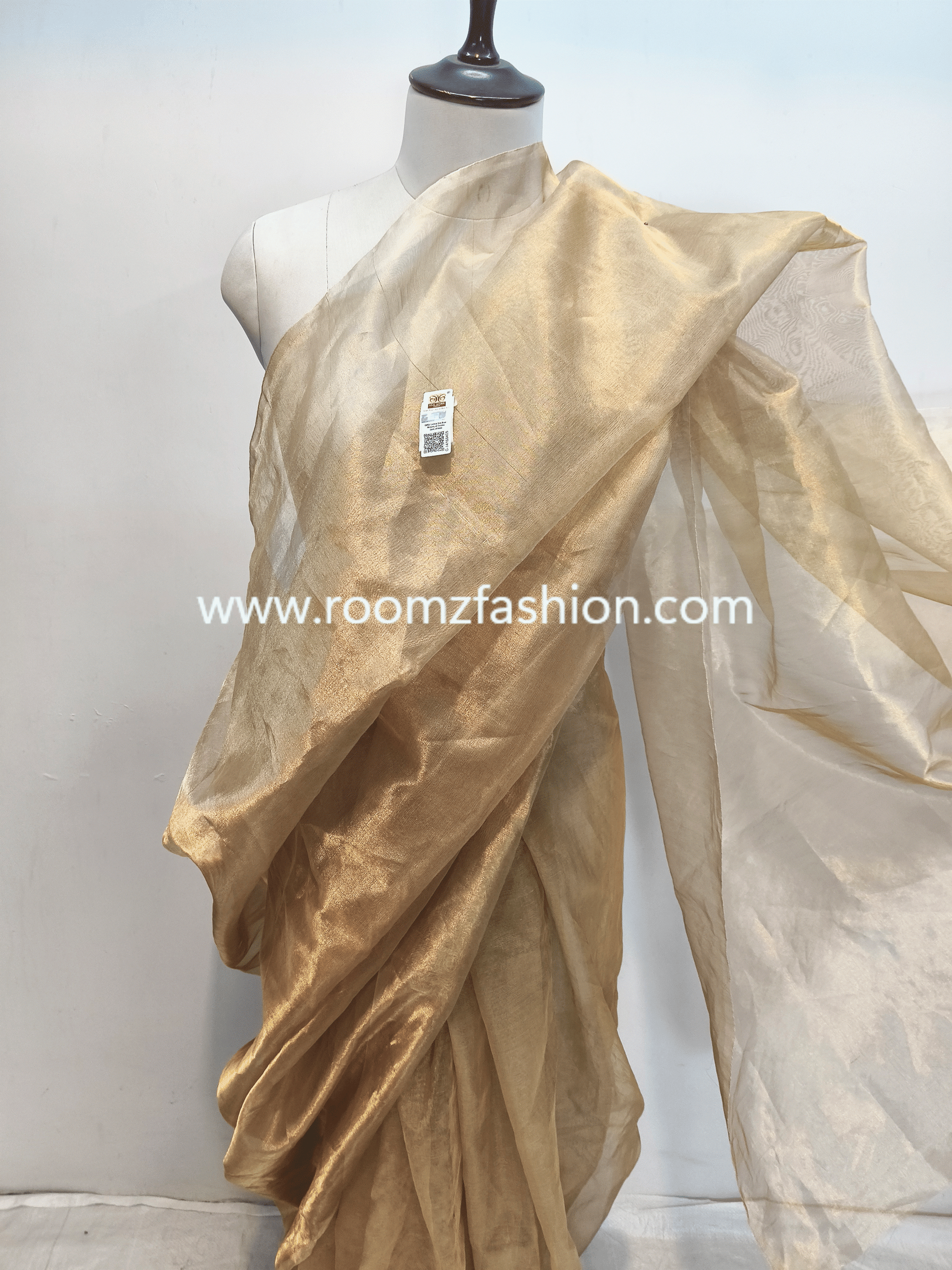 tassel pallu and silk mark certificate displayed on mannequin